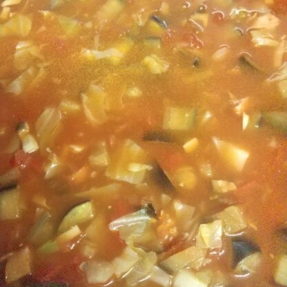 ナスとトマト缶があったので作ってみました！具沢山でおいしいスープが出来ました♬
また作ります。